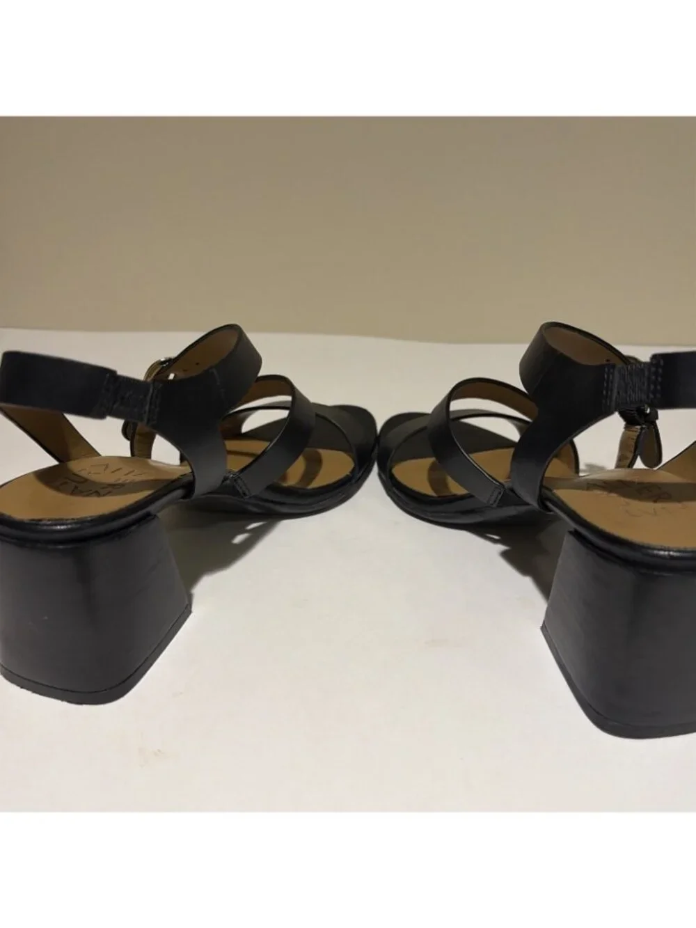 Naturalizer Veva Leather Sandals Size 6 Black Chunky Block Heel Strappy EUC
